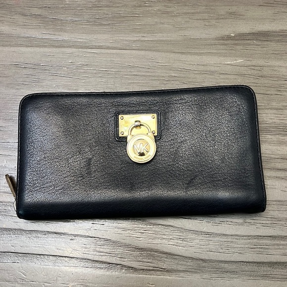 MICHAEL KORS HAMILTON BLACK LEATHER WALLET - Picture 1 of 12